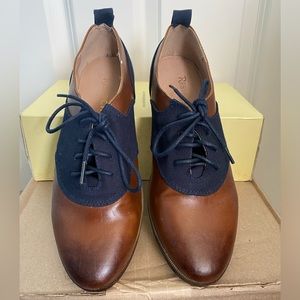 Restricted Betsy Whiskey and Navy Blue Saddle Shoe Oxfords - Size 8